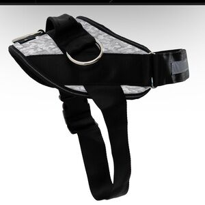 NWT Shawn co. The essential dog harness in Arctic camo dog vest  size Medium